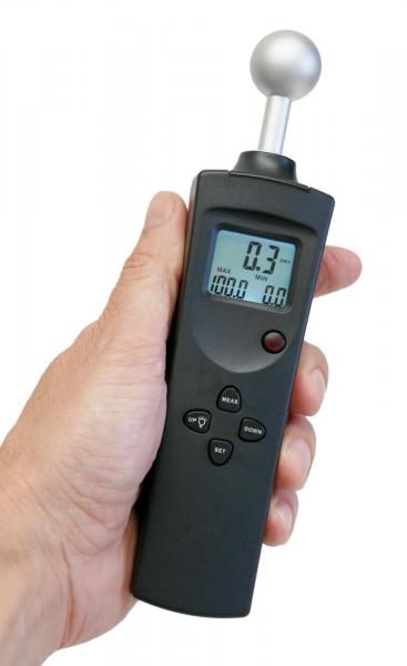 CD-100 moisture analyser in the hand